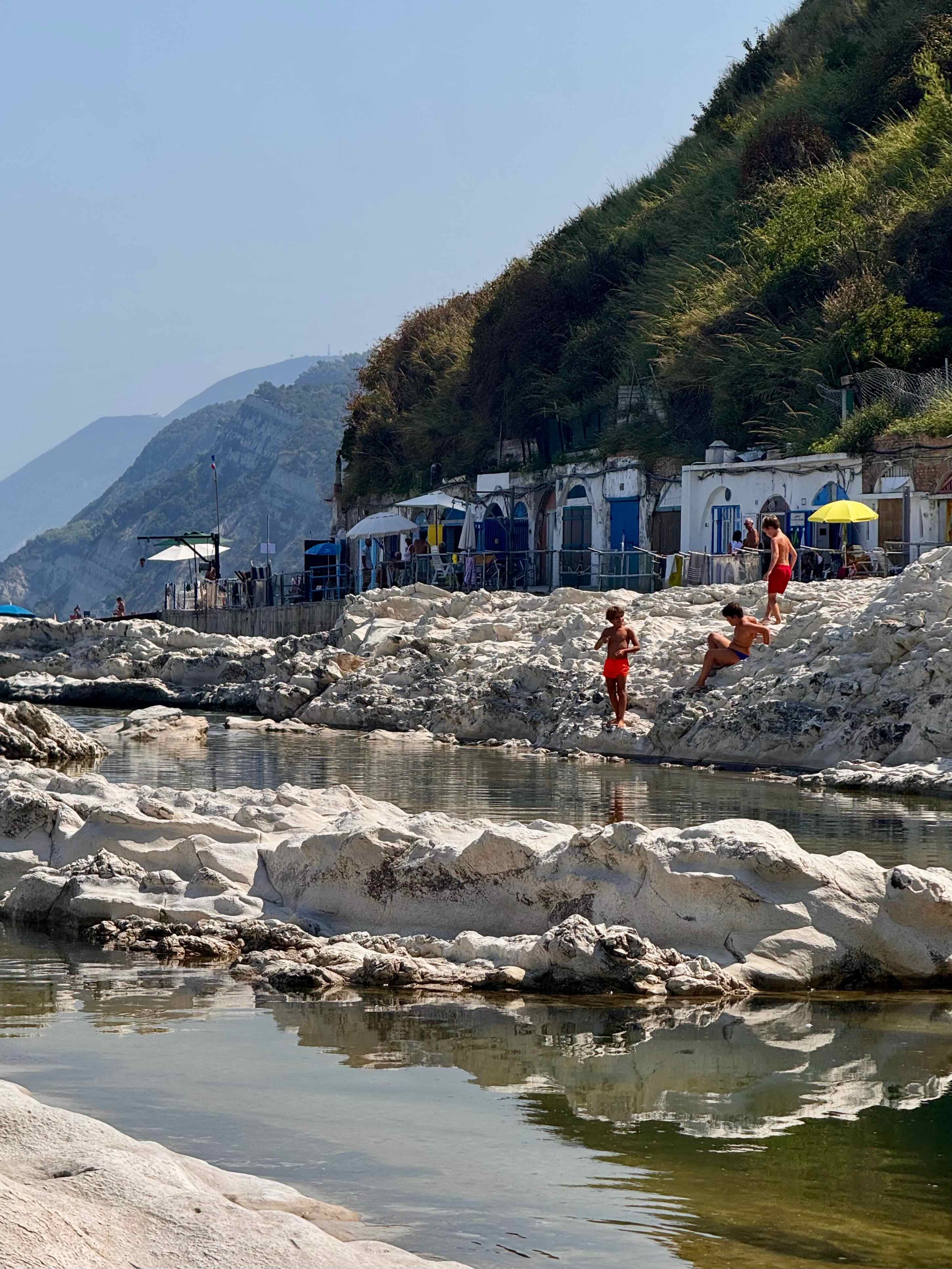 Sequenza urbana con luce radente