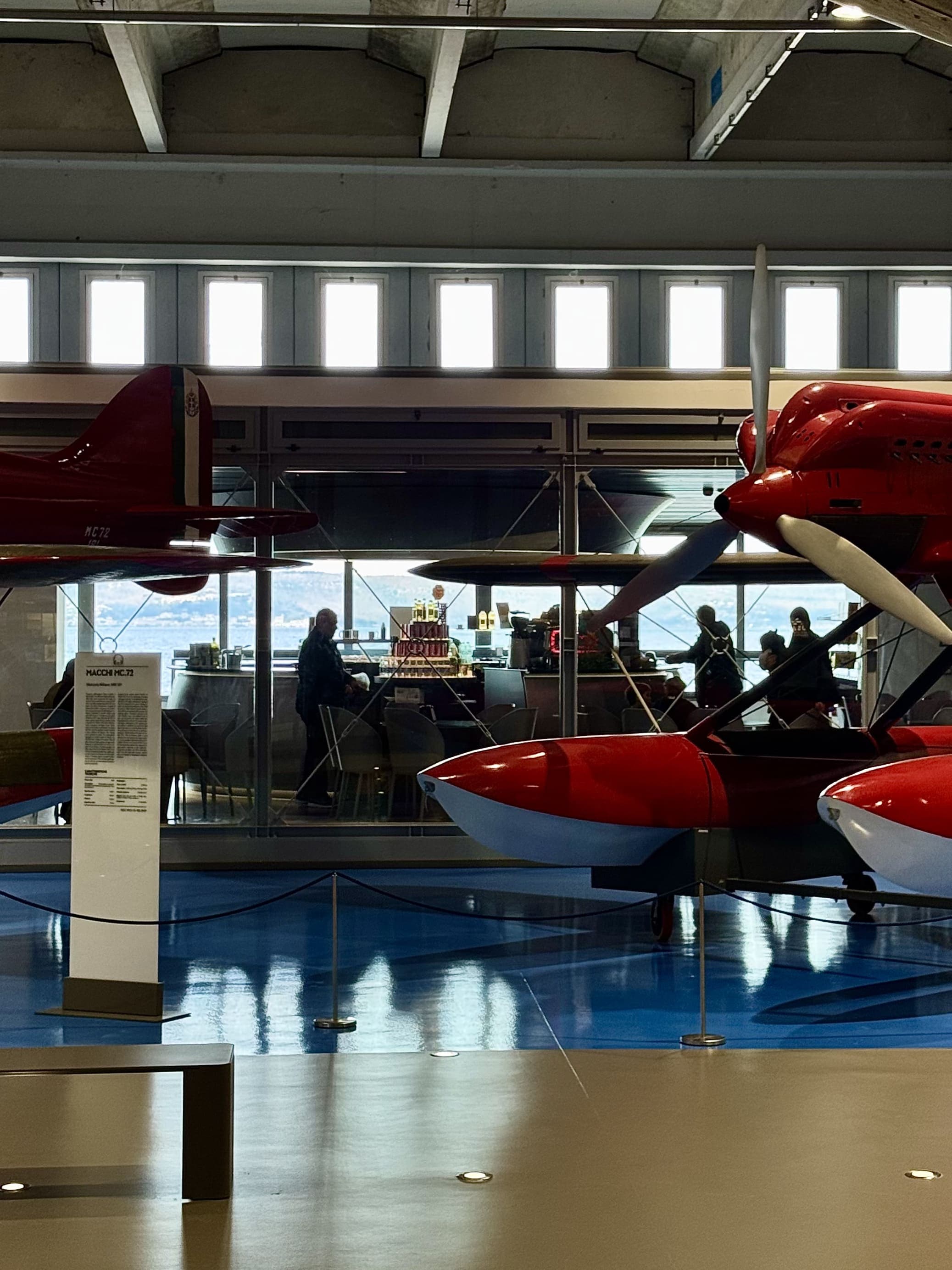 Locale con atmosfera calda e ariosa