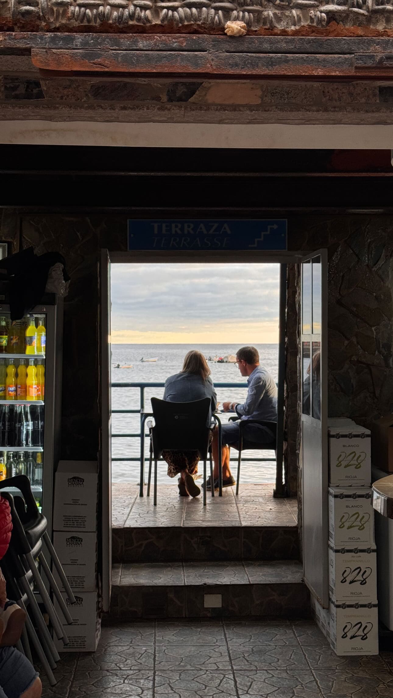 Veduta marina con riflessi e profondità
